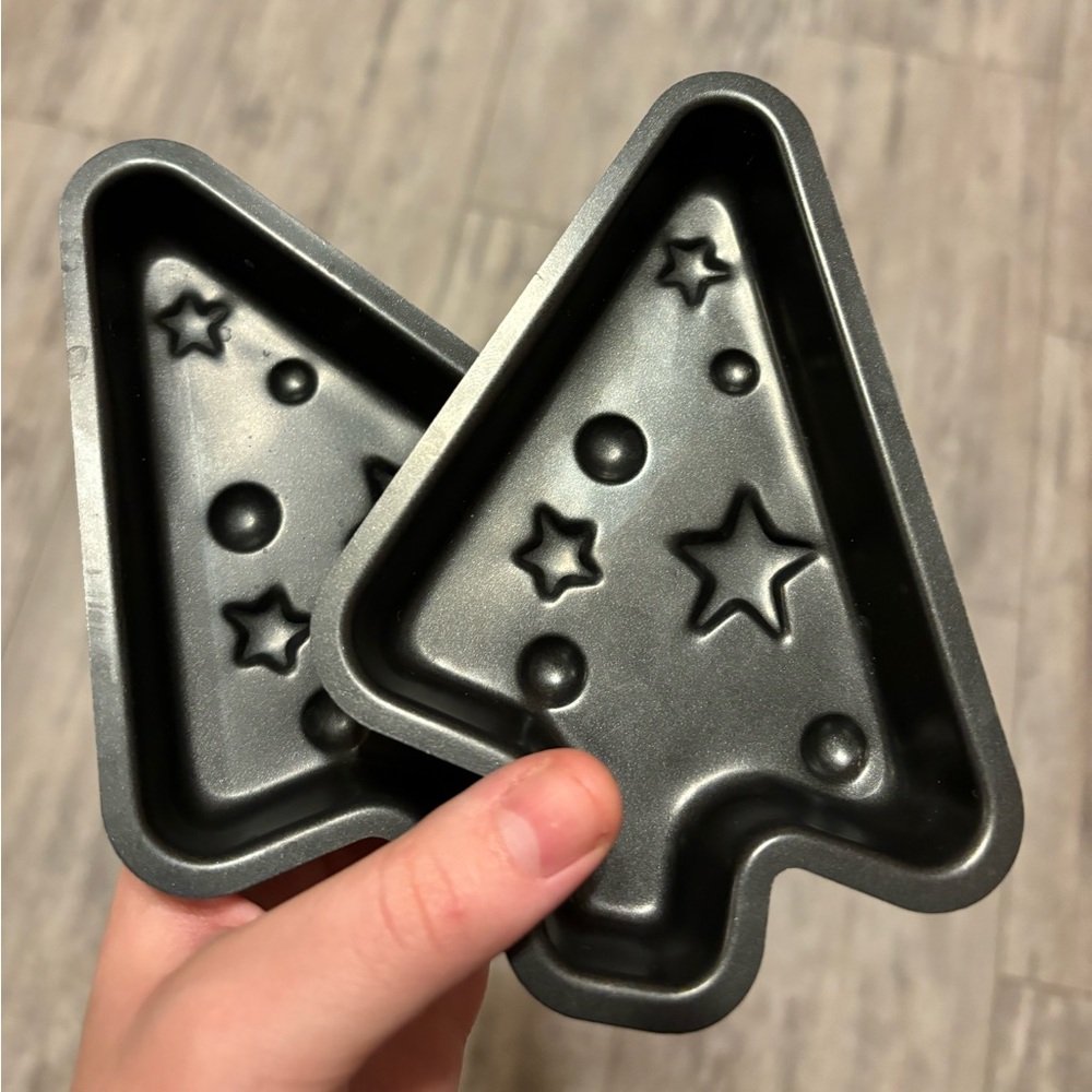 Christmas Tree Baking Pan Mold Metal Cookie Cutter Mini Cake Pan Holiday Party !
